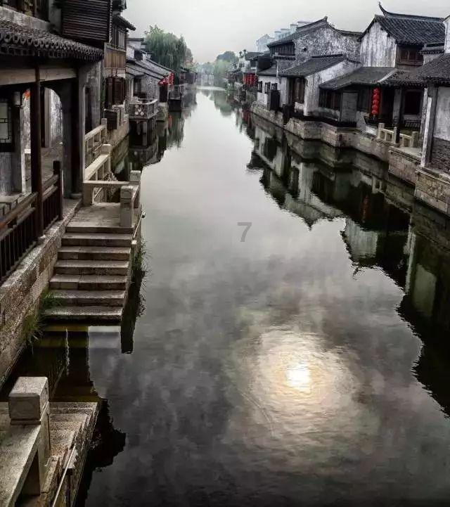 玩具店里的娃娃